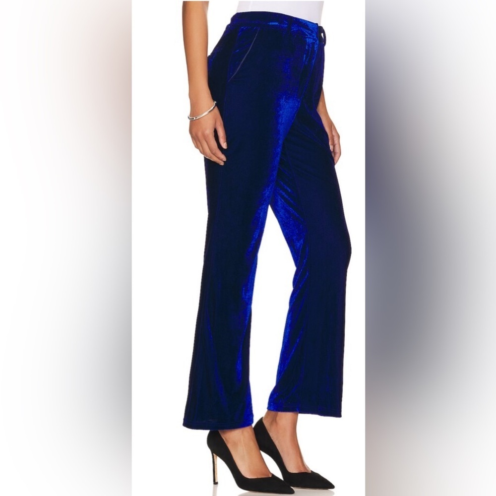 BCBGeneration Velvet Pant in Mazarine Blue
M A9